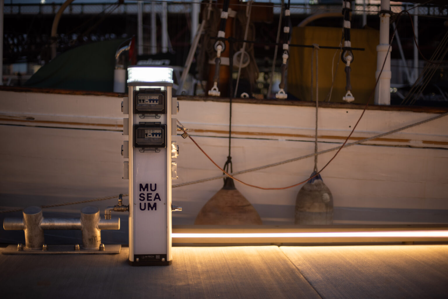 M-TECH marina pedestal installed at the Australian National Maritime Museum in Sydney providing power and water services to visiting vessels.